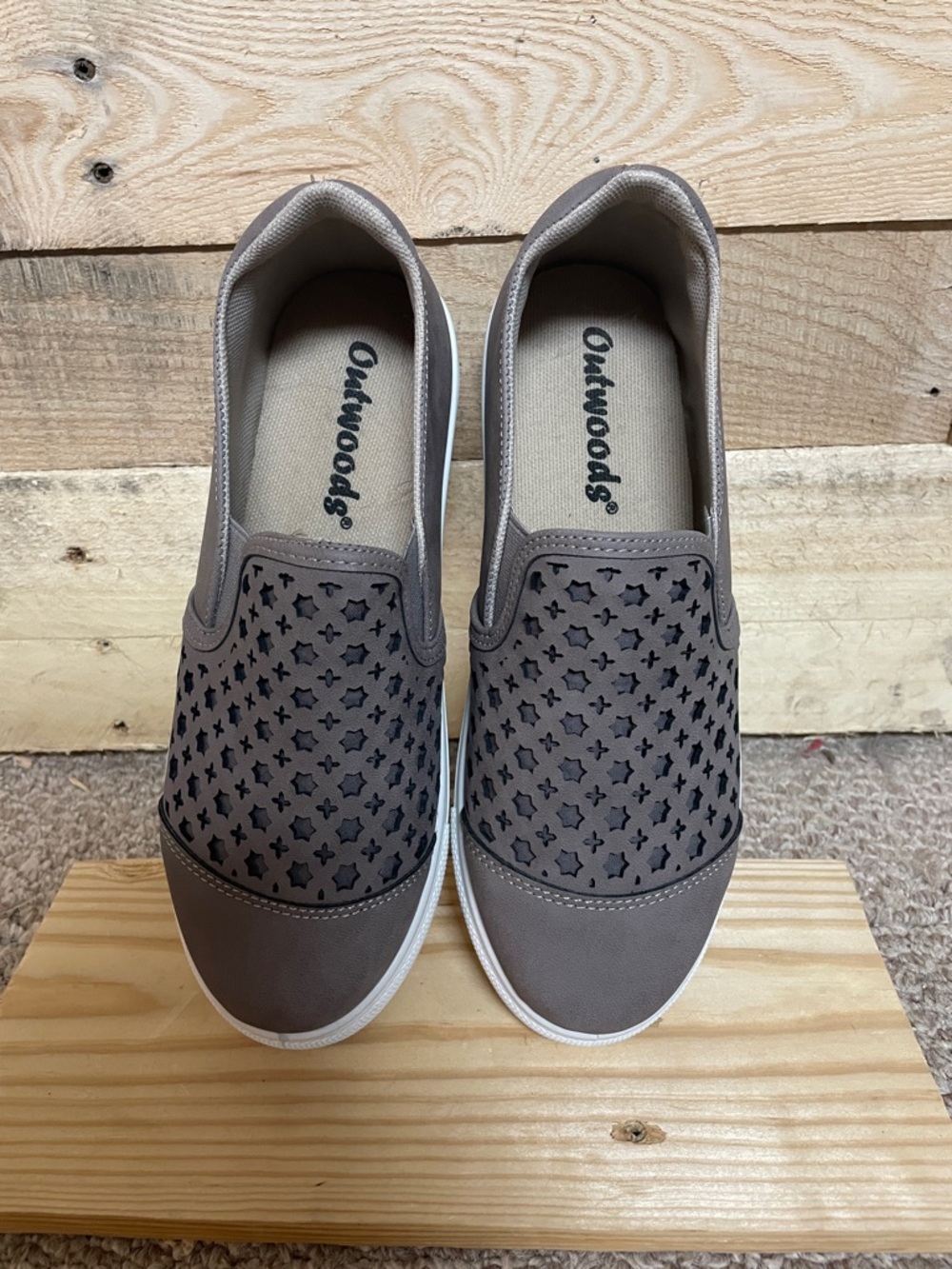 Outwoods size 8 Taupe Slip-On Star Cutout Loafer Sneakers
